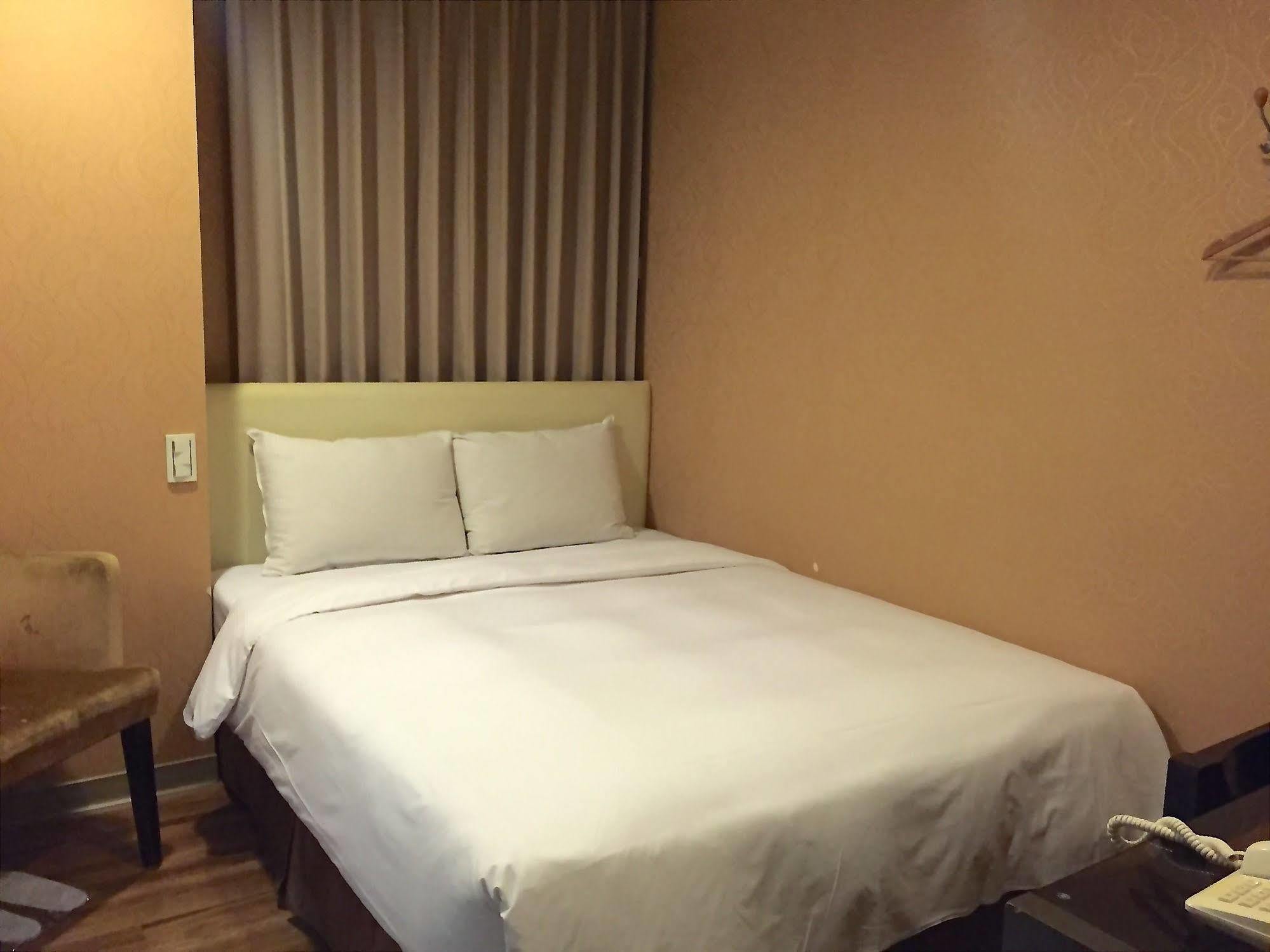 Garden Hotel Tajcshung Kültér fotó