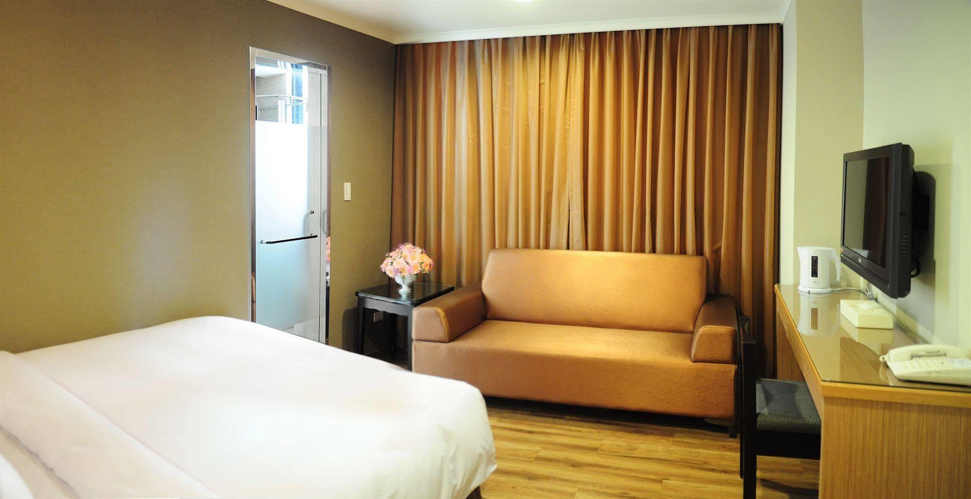 Garden Hotel Tajcshung Kültér fotó